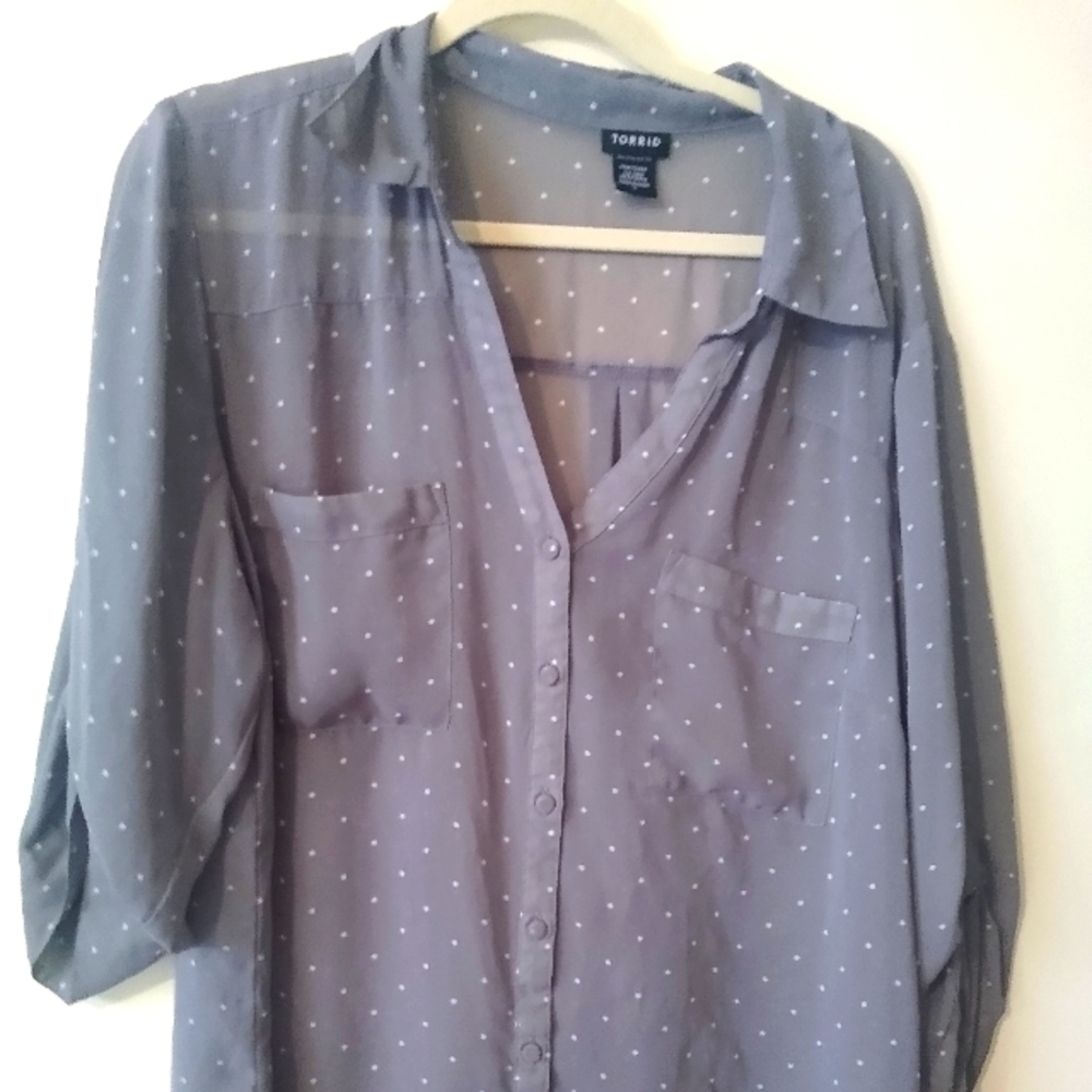Torrid Blouse 2XL. Grey with white dots.